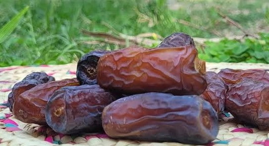تصویر 1 از خرما پیارم هرمزگان با پوست نازک و گوشت فراوان